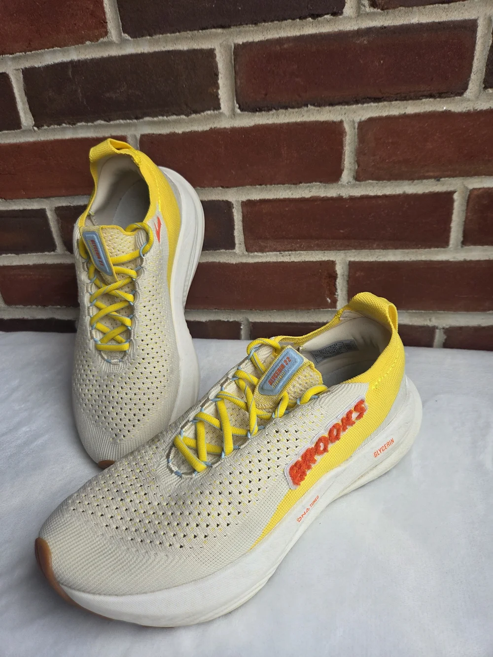 Brooks Glycerin StealthFit 22 Women’s 9.5 Cyber Yellow Running Shoes